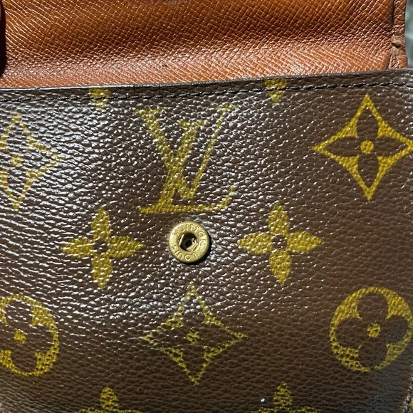 Authentic Louis Vuitton Monogram Elise Wallet - Picture 12 of 16